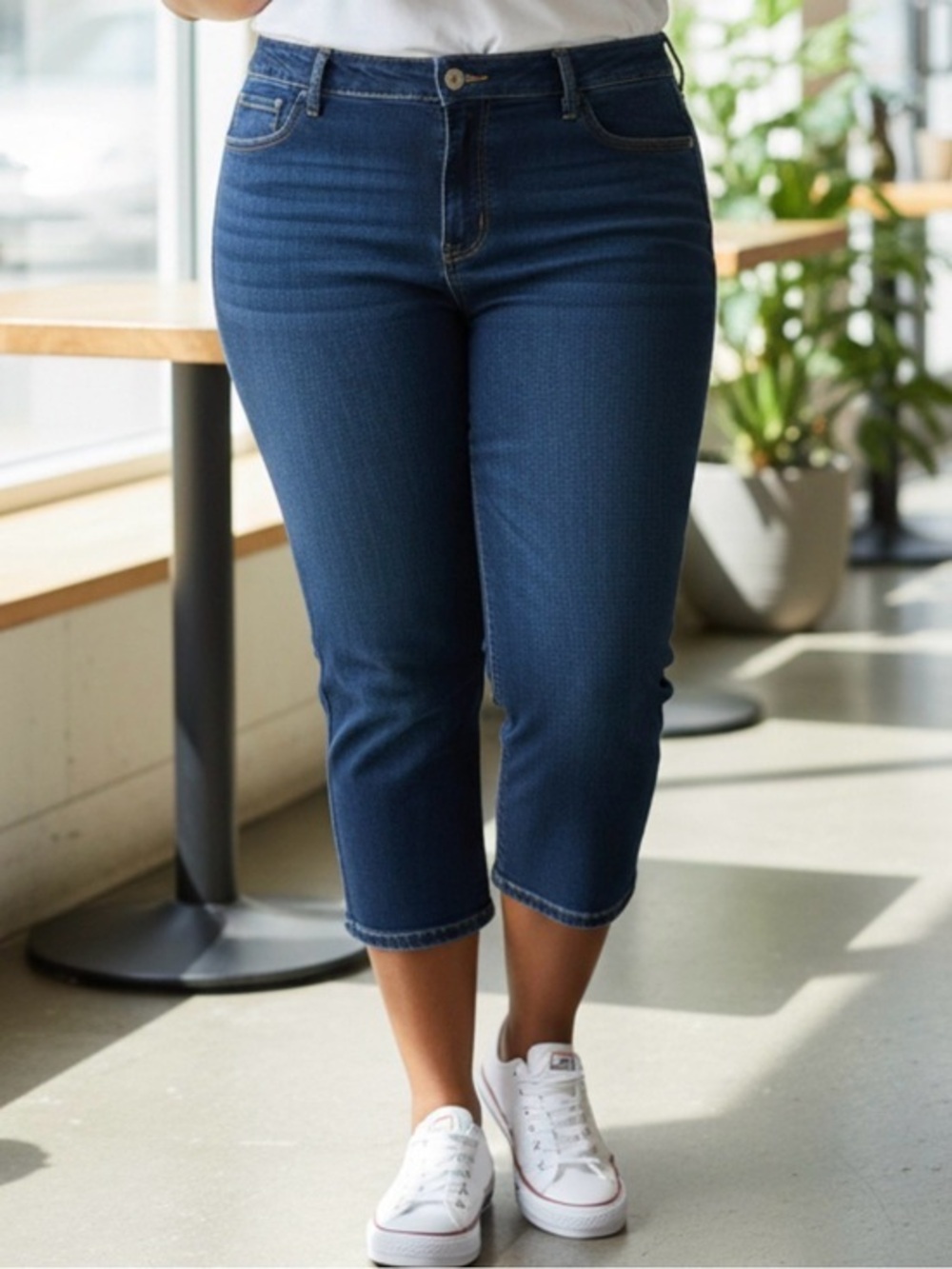 🫶🏻 St. John’s Bay Classic Dark Blue Capri Jeans